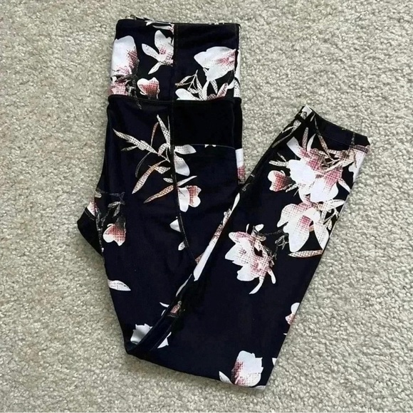 Athleta Magnolia Salutation Stash Pocket Tight Leggings - Picture 4 of 12